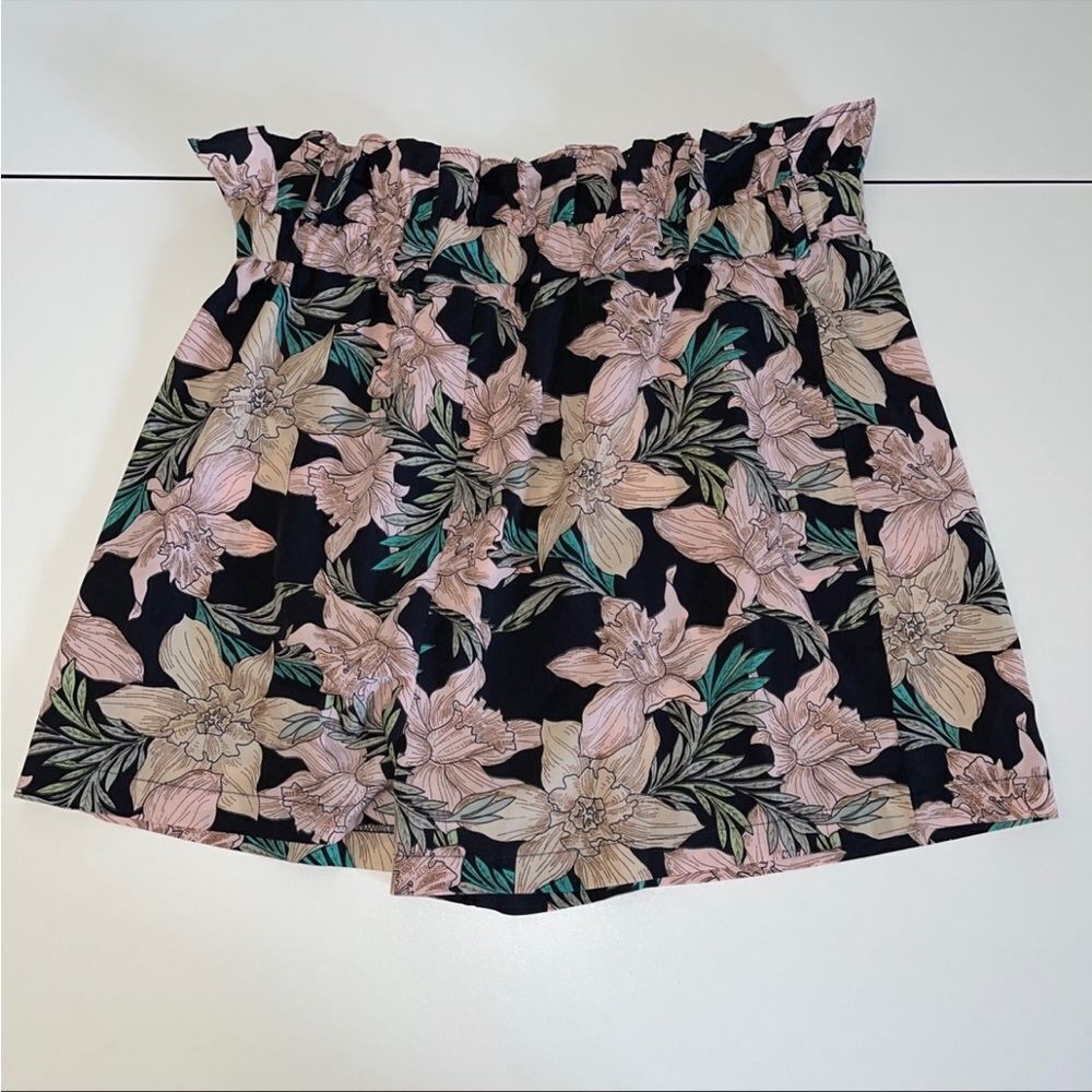 NWT pretty little thing floral shorts‎ 14
